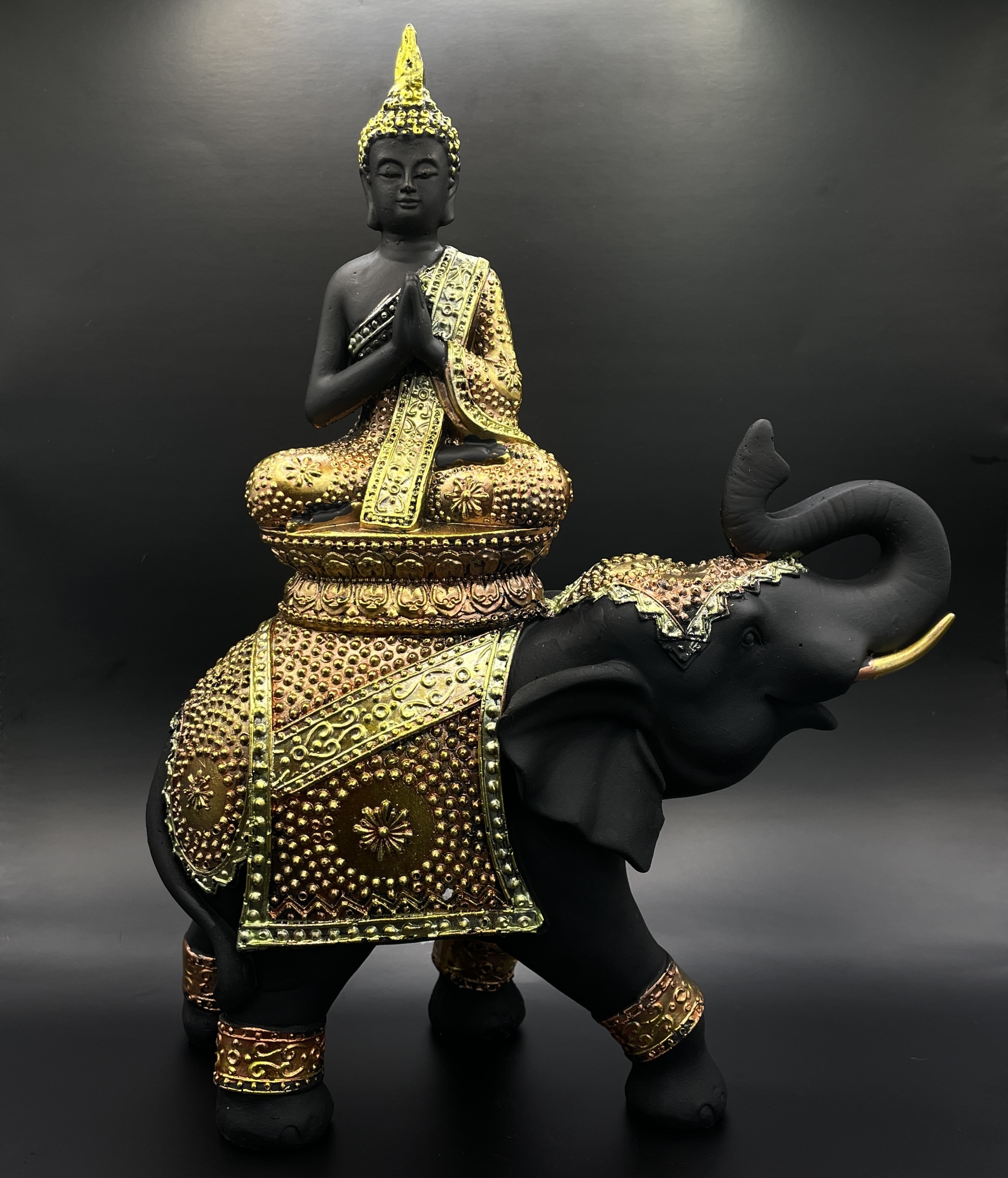 Levně Soška Feng Shui - Buddha na slonovi