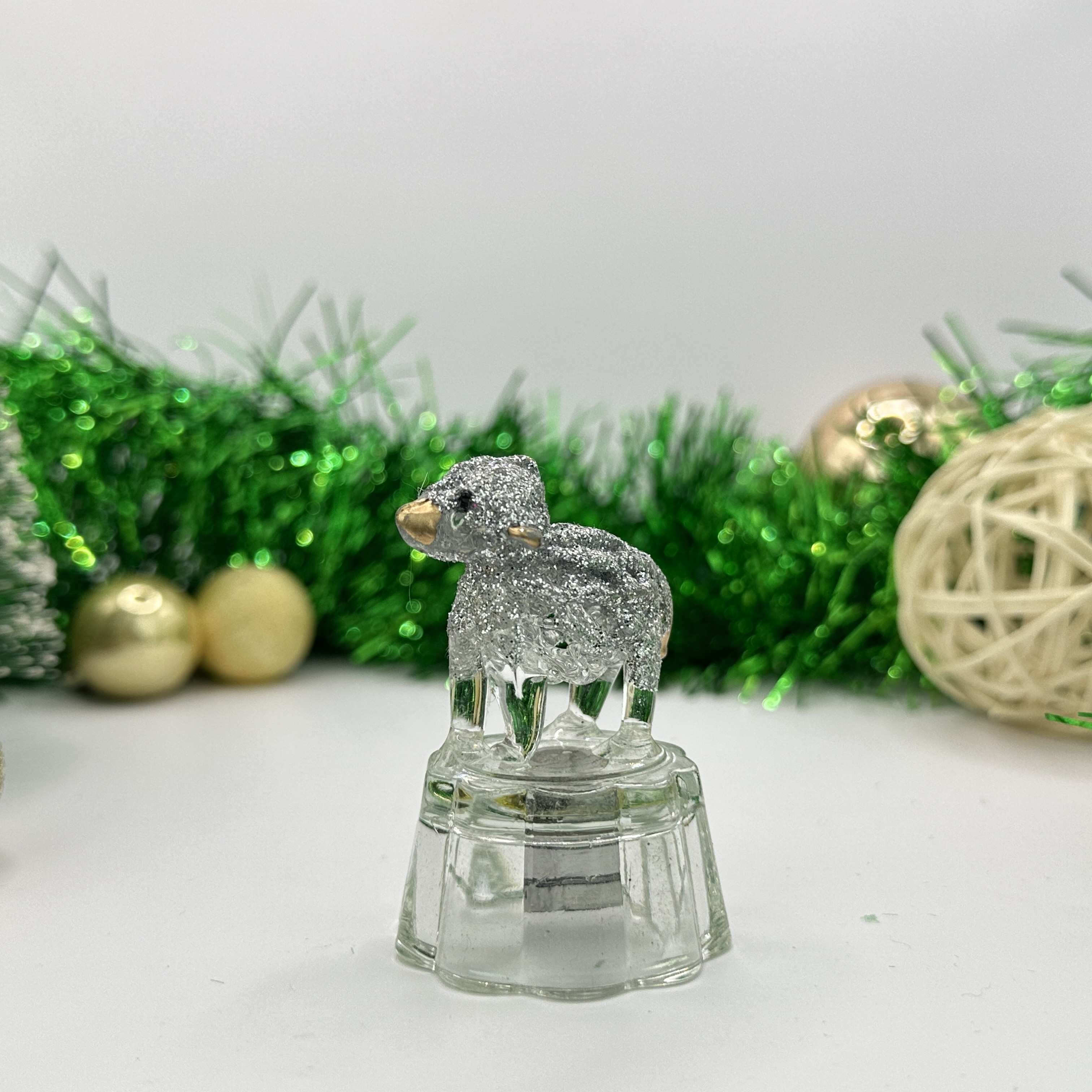 Levně Vánoční dekorace stříbrná ovečka